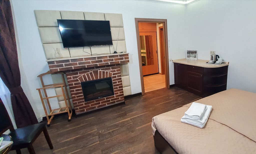 на Октябрьской 27/13